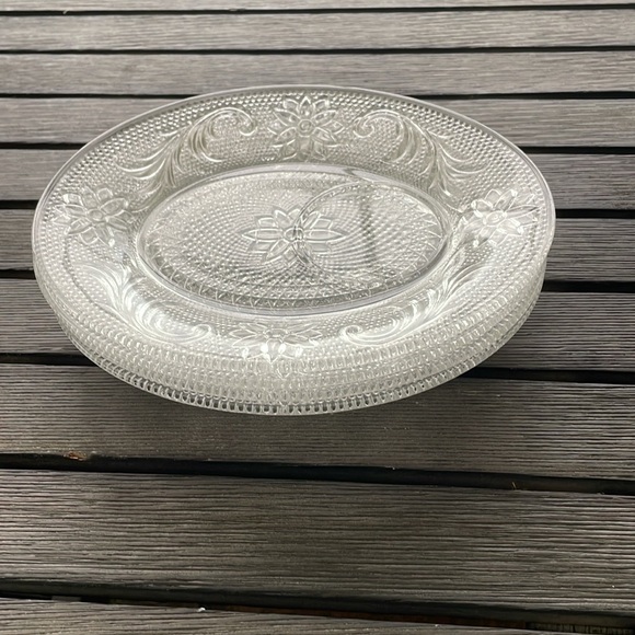 Set of 4 Vintage Indiana Glass Luncheon Plates. - Picture 7 of 8